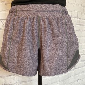 Lululemon Hotty Hot II Short 4” (Size 8)
